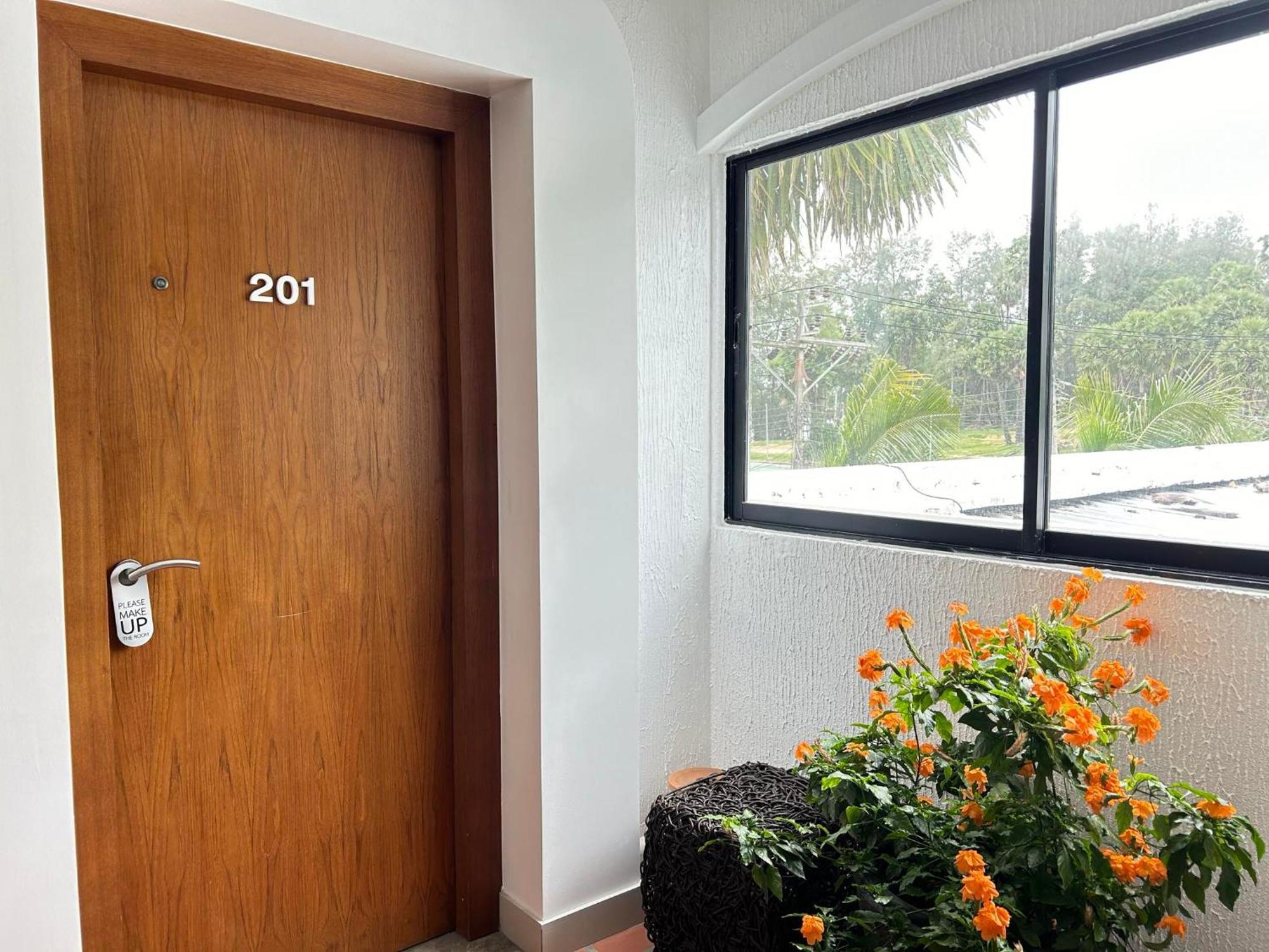 Benyada Lodge - Surin Beach Exterior photo